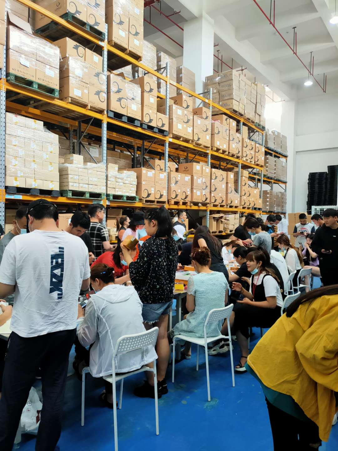 仓库直播带货选宝时云仓,直播环境+打包发货+配送一体化服务(图1) 仓库直播